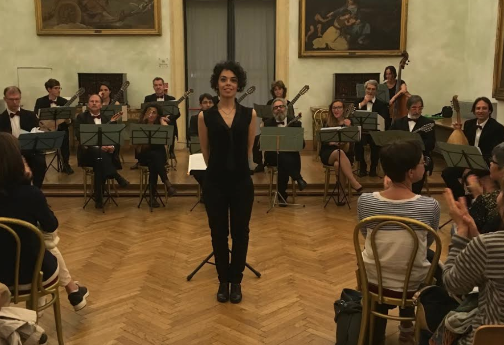 l’Orchestra Mandolinistica Romana diretta dal M° Teresa Fantasia,